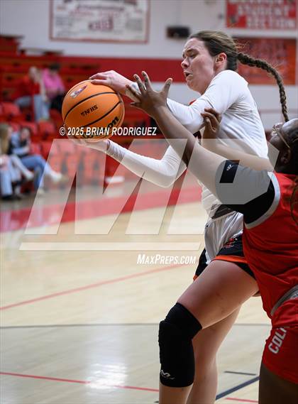 Thumbnail 3 in Batesville vs. Rivercrest (Cavenaugh Classic) photogallery.