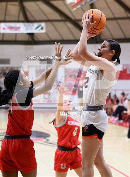 Thumbnail 2 in Batesville vs. Rivercrest (Cavenaugh Classic) photogallery.