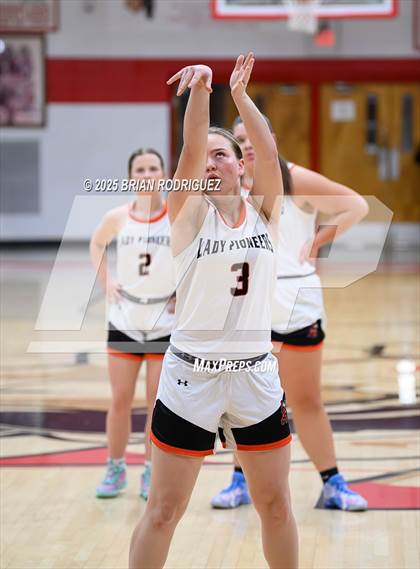 Thumbnail 2 in Batesville vs. Rivercrest (Cavenaugh Classic) photogallery.