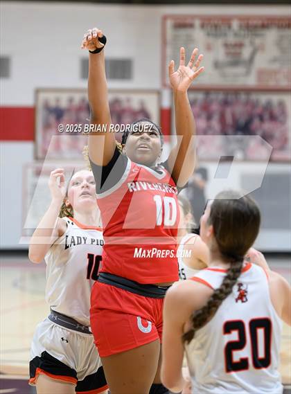 Thumbnail 1 in Batesville vs. Rivercrest (Cavenaugh Classic) photogallery.