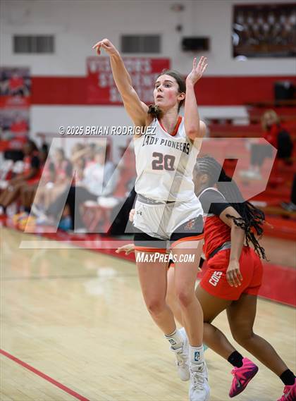 Thumbnail 3 in Batesville vs. Rivercrest (Cavenaugh Classic) photogallery.