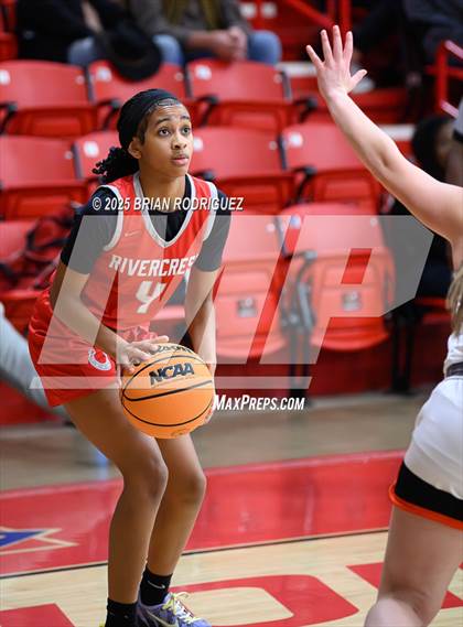 Thumbnail 2 in Batesville vs. Rivercrest (Cavenaugh Classic) photogallery.