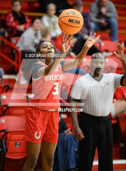 Thumbnail 2 in Batesville vs. Rivercrest (Cavenaugh Classic) photogallery.