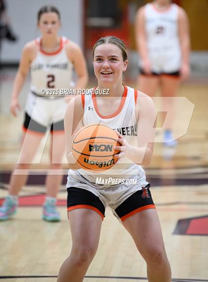 Thumbnail 1 in Batesville vs. Rivercrest (Cavenaugh Classic) photogallery.