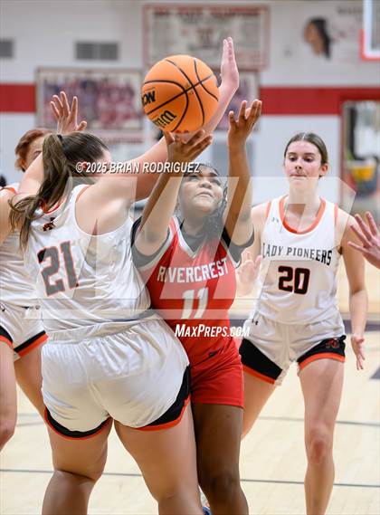 Thumbnail 2 in Batesville vs. Rivercrest (Cavenaugh Classic) photogallery.