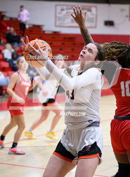 Thumbnail 3 in Batesville vs. Rivercrest (Cavenaugh Classic) photogallery.