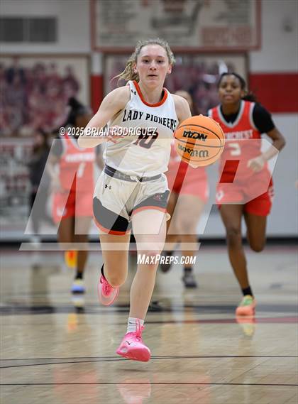 Thumbnail 2 in Batesville vs. Rivercrest (Cavenaugh Classic) photogallery.