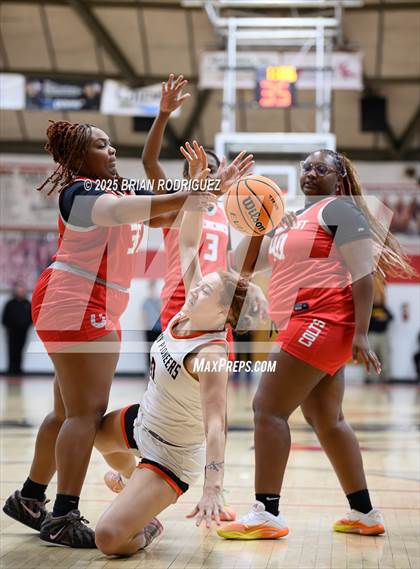 Thumbnail 3 in Batesville vs. Rivercrest (Cavenaugh Classic) photogallery.