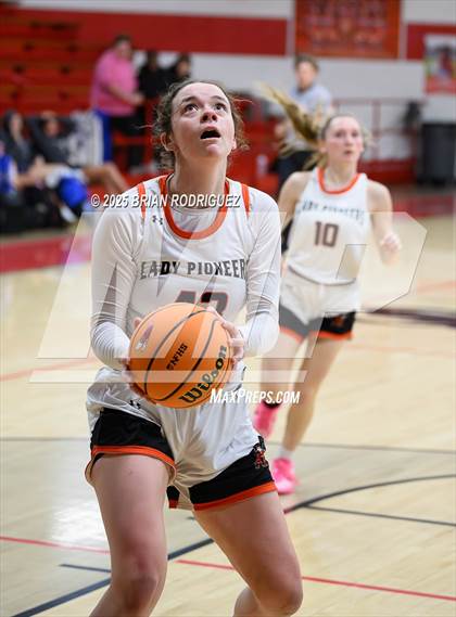 Thumbnail 1 in Batesville vs. Rivercrest (Cavenaugh Classic) photogallery.