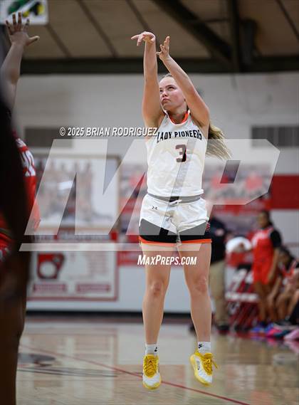 Thumbnail 2 in Batesville vs. Rivercrest (Cavenaugh Classic) photogallery.