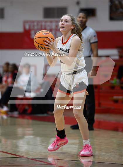 Thumbnail 1 in Batesville vs. Rivercrest (Cavenaugh Classic) photogallery.