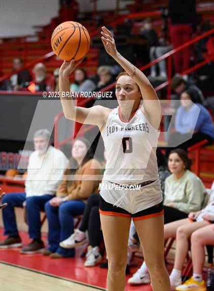 Thumbnail 3 in Batesville vs. Rivercrest (Cavenaugh Classic) photogallery.