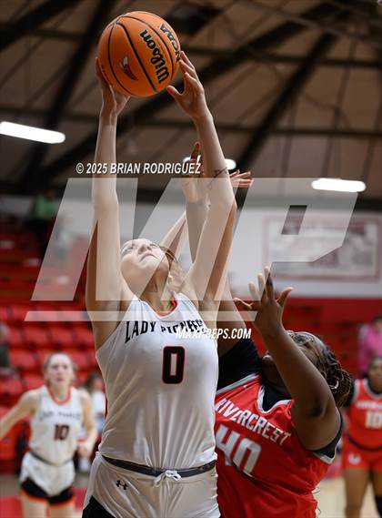 Thumbnail 2 in Batesville vs. Rivercrest (Cavenaugh Classic) photogallery.