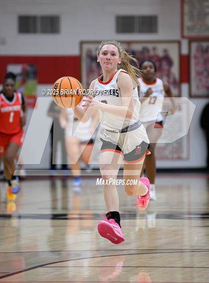 Thumbnail 1 in Batesville vs. Rivercrest (Cavenaugh Classic) photogallery.