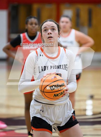 Thumbnail 1 in Batesville vs. Rivercrest (Cavenaugh Classic) photogallery.