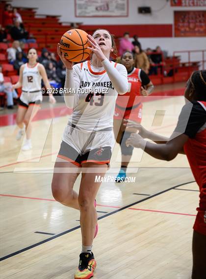 Thumbnail 3 in Batesville vs. Rivercrest (Cavenaugh Classic) photogallery.