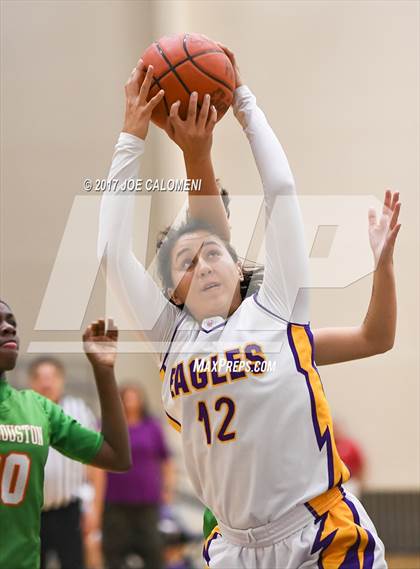 Thumbnail 1 in Brackenridge Vs Houston [Sam] (SAISD Invitational) photogallery.