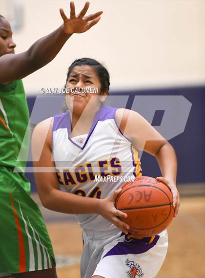 Thumbnail 2 in Brackenridge Vs Houston [Sam] (SAISD Invitational) photogallery.