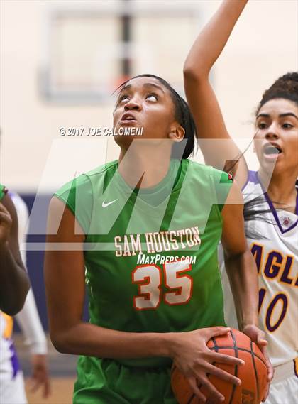 Thumbnail 3 in Brackenridge Vs Houston [Sam] (SAISD Invitational) photogallery.