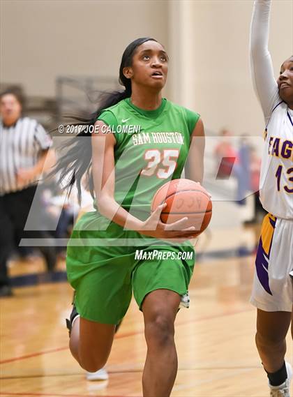Thumbnail 3 in Brackenridge Vs Houston [Sam] (SAISD Invitational) photogallery.