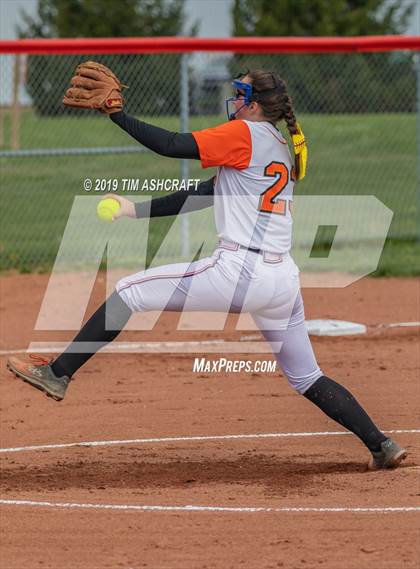 Thumbnail 3 in Milan vs Ryle photogallery.