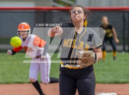 Thumbnail 3 in Milan vs Ryle photogallery.