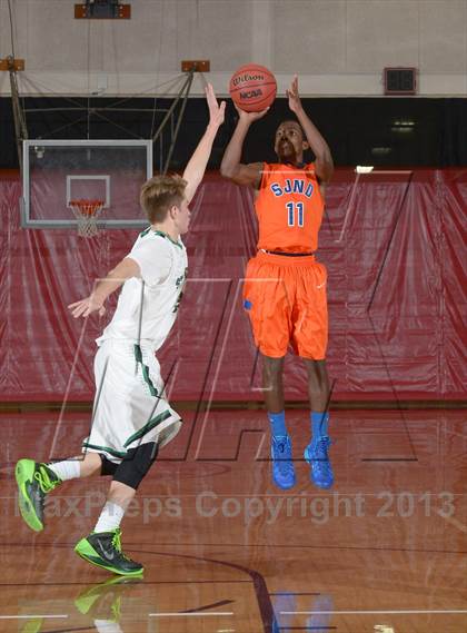 Thumbnail 1 in St. Mary's vs. St. Joseph Notre Dame (Father Barry Classic) photogallery.