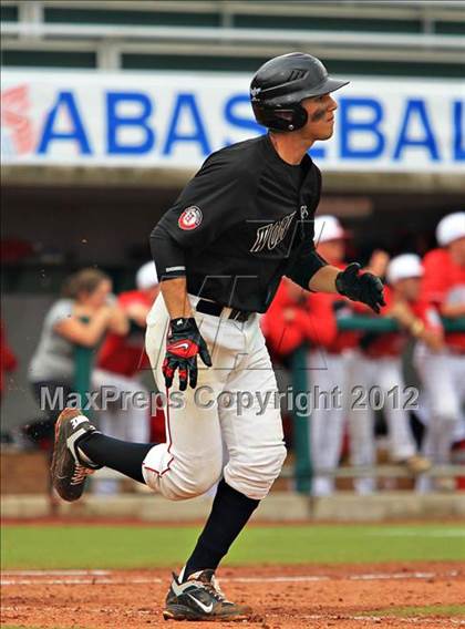 Thumbnail 3 in Harvard-Westlake vs. Mater Dei (National High School Invitational) photogallery.