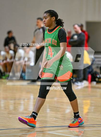 Thumbnail 3 in Blanche Ely vs. Grayson (She Got Game Classic) photogallery.