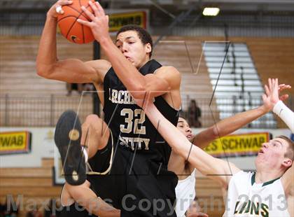 Thumbnail 2 in Archbishop Mitty vs West Linn (Les Schwab Invitational) photogallery.