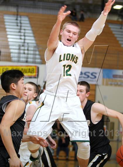 Thumbnail 3 in Archbishop Mitty vs West Linn (Les Schwab Invitational) photogallery.