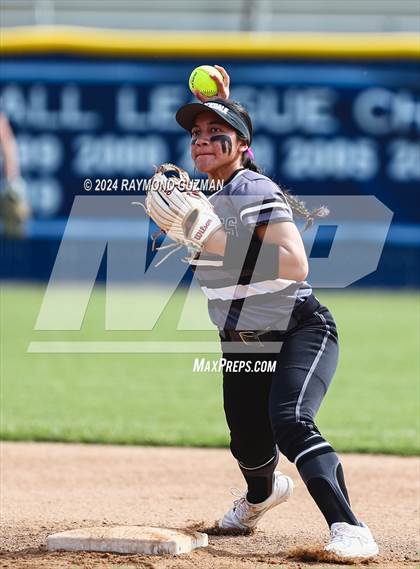 Thumbnail 3 in Stockdale vs. Liberty photogallery.