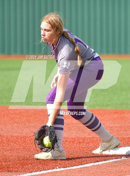 Thumbnail 2 in Weimar vs Thrall (UIL 2A Regional Semifinal Playoff) photogallery.