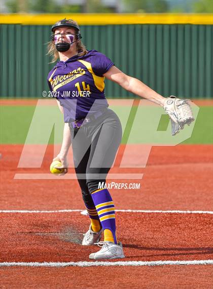 Thumbnail 2 in Weimar vs Thrall (UIL 2A Regional Semifinal Playoff) photogallery.