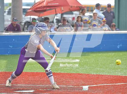 Thumbnail 3 in Weimar vs Thrall (UIL 2A Regional Semifinal Playoff) photogallery.