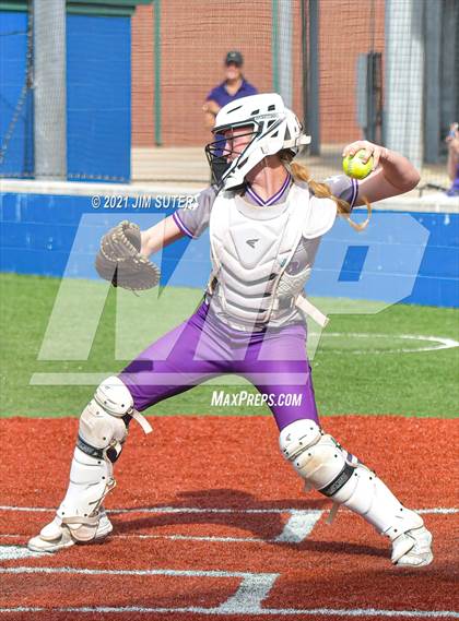 Thumbnail 1 in Weimar vs Thrall (UIL 2A Regional Semifinal Playoff) photogallery.