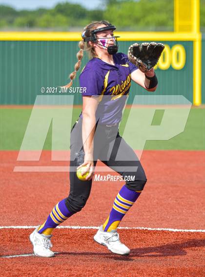 Thumbnail 3 in Weimar vs Thrall (UIL 2A Regional Semifinal Playoff) photogallery.