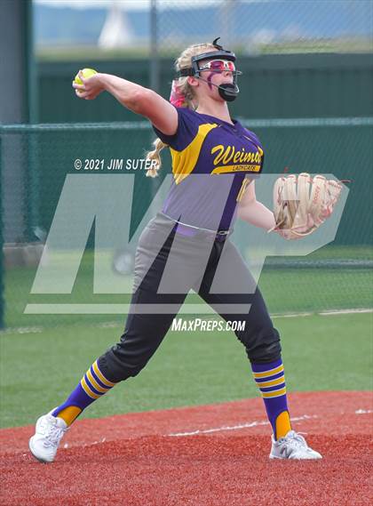 Thumbnail 3 in Weimar vs Thrall (UIL 2A Regional Semifinal Playoff) photogallery.