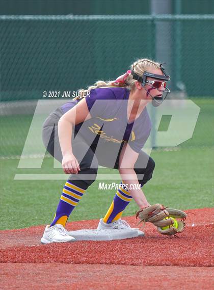 Thumbnail 2 in Weimar vs Thrall (UIL 2A Regional Semifinal Playoff) photogallery.