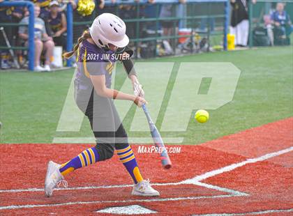 Thumbnail 3 in Weimar vs Thrall (UIL 2A Regional Semifinal Playoff) photogallery.