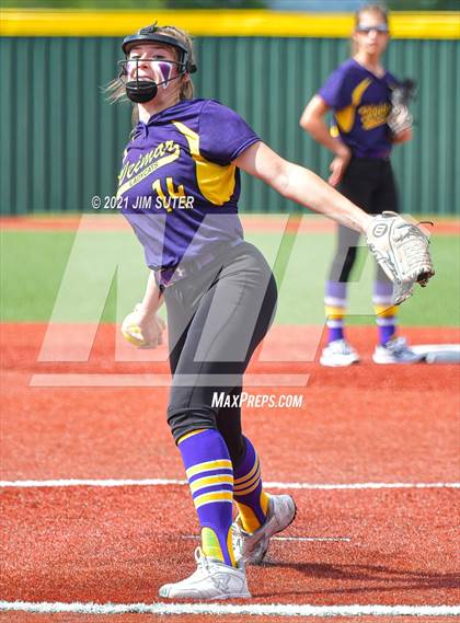 Thumbnail 1 in Weimar vs Thrall (UIL 2A Regional Semifinal Playoff) photogallery.