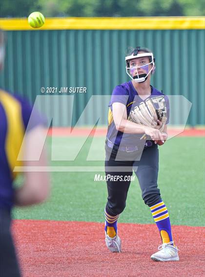 Thumbnail 1 in Weimar vs Thrall (UIL 2A Regional Semifinal Playoff) photogallery.