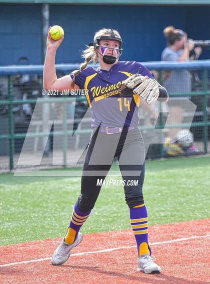 Thumbnail 2 in Weimar vs Thrall (UIL 2A Regional Semifinal Playoff) photogallery.