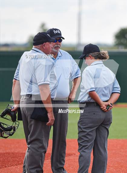 Thumbnail 2 in Weimar vs Thrall (UIL 2A Regional Semifinal Playoff) photogallery.