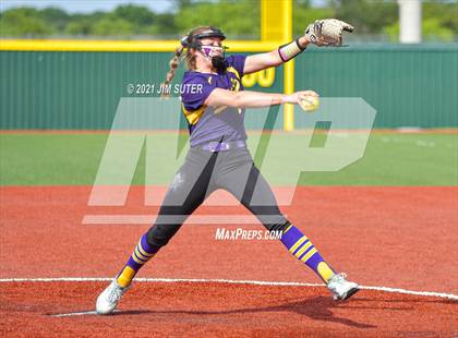 Thumbnail 1 in Weimar vs Thrall (UIL 2A Regional Semifinal Playoff) photogallery.