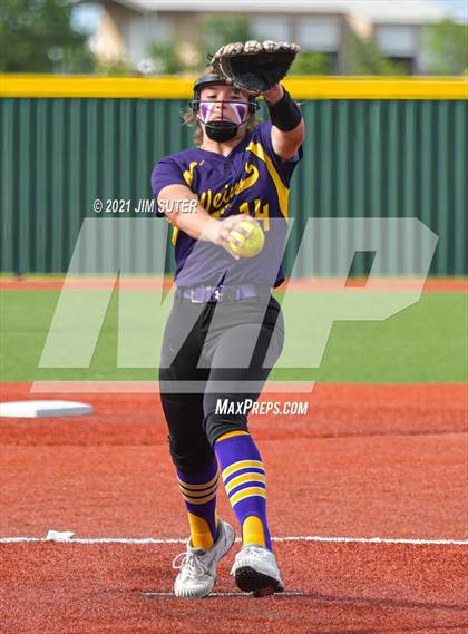 Thumbnail 2 in Weimar vs Thrall (UIL 2A Regional Semifinal Playoff) photogallery.