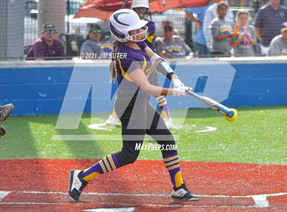 Thumbnail 3 in Weimar vs Thrall (UIL 2A Regional Semifinal Playoff) photogallery.