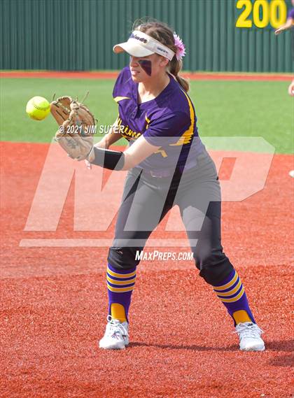 Thumbnail 3 in Weimar vs Thrall (UIL 2A Regional Semifinal Playoff) photogallery.
