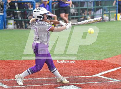 Thumbnail 1 in Weimar vs Thrall (UIL 2A Regional Semifinal Playoff) photogallery.