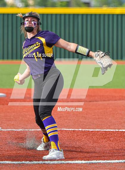 Thumbnail 1 in Weimar vs Thrall (UIL 2A Regional Semifinal Playoff) photogallery.